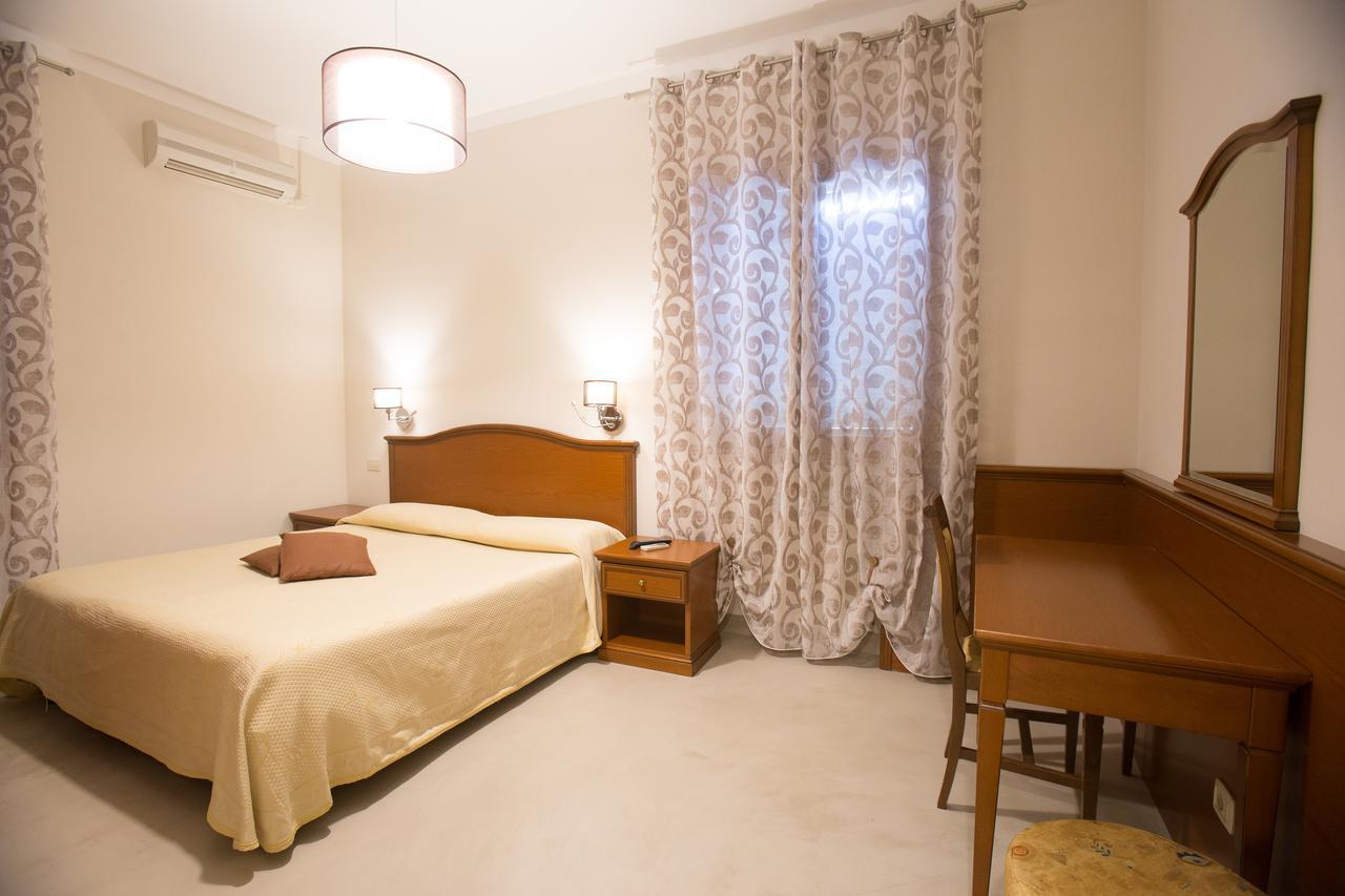 La Magione Hotel เซอราวาเลพิสโตเยเซ ภายนอก รูปภาพ