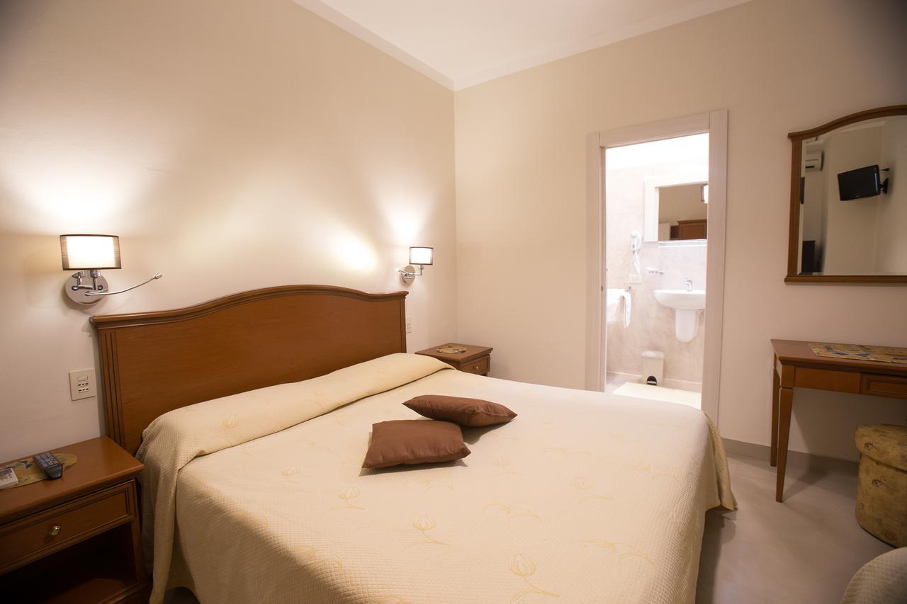 La Magione Hotel เซอราวาเลพิสโตเยเซ ภายนอก รูปภาพ